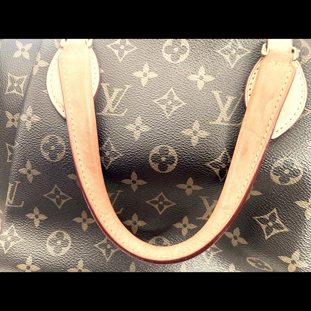 LOUIS VUITTON Monogram RIVOLI MM - Picture 8 of 14